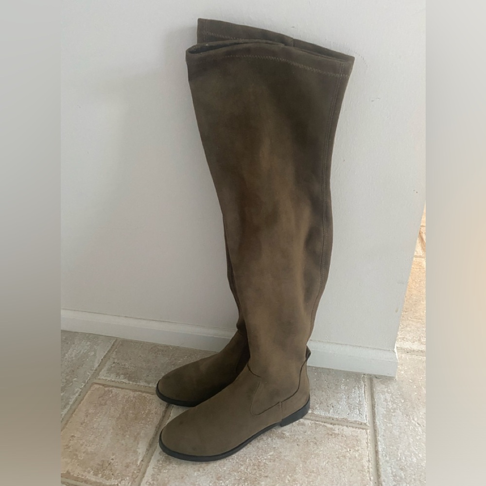 05:08  Kenneth Cole Over-the-Knee Boots